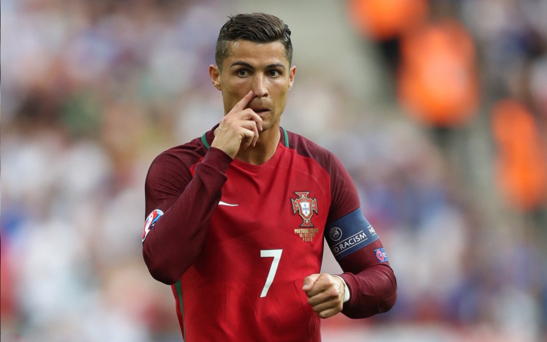 体育赛事吸引眼球，观众尽情欢乐，精彩的体育赛事的审美体验