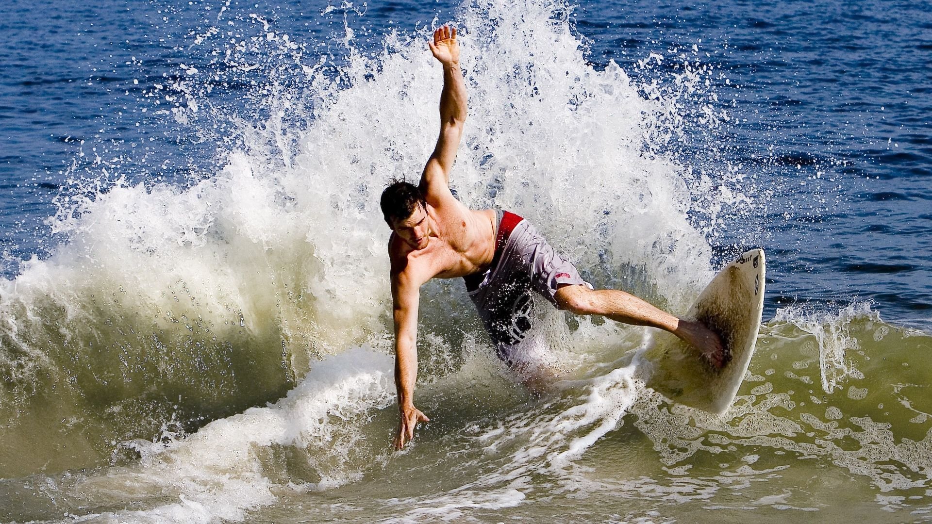 球场特写：运动员的关键瞬间特写镜头，运动员特写镜头200字左右